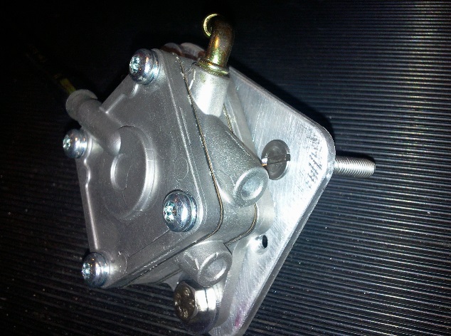 yamaha vacuum pump fitted on homemade alu bracket